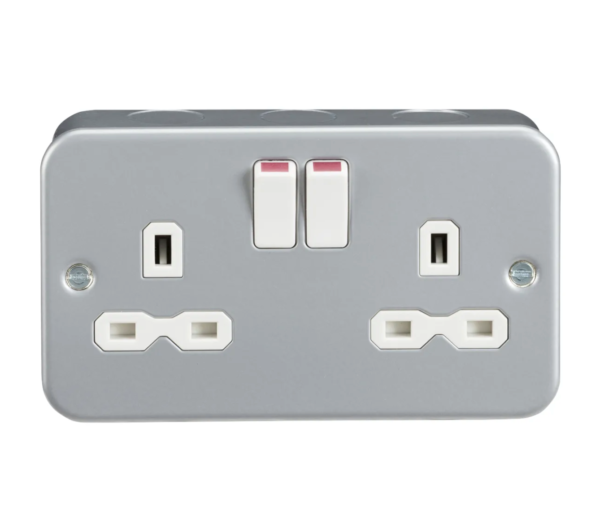 METAL CLAD 2 Gang 13A Double Switched Socket - Image 3