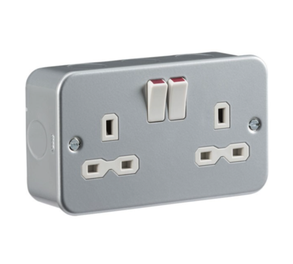 METAL CLAD 2 Gang 13A Double Switched Socket