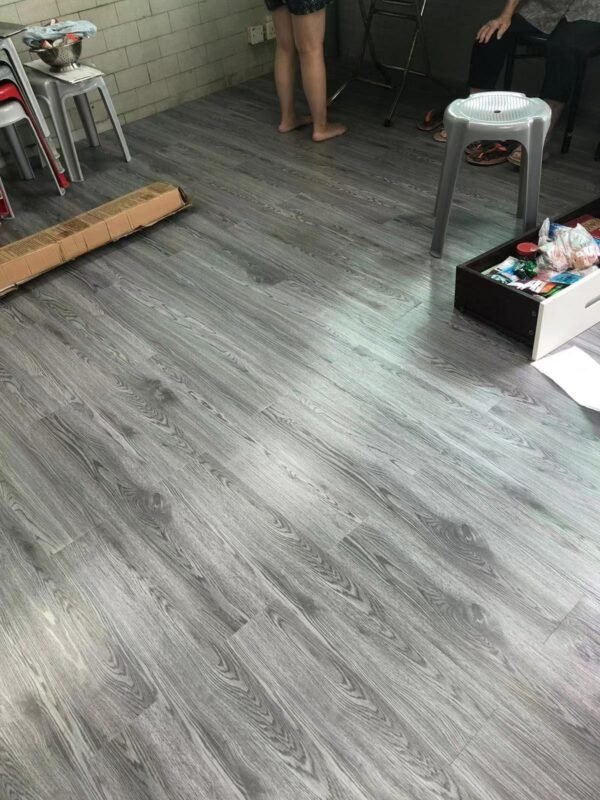 5m² Vinyl Flooring - Self-Adhesive Wood Effect Floor Planks for Kitchen and Bathroom - Image 6