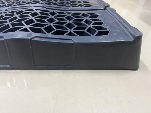 Pack of 2 - Low Level Car Ramps - 3 Ton Capacity for Sports and Classic Cars, Lightweight Storage - Image 4